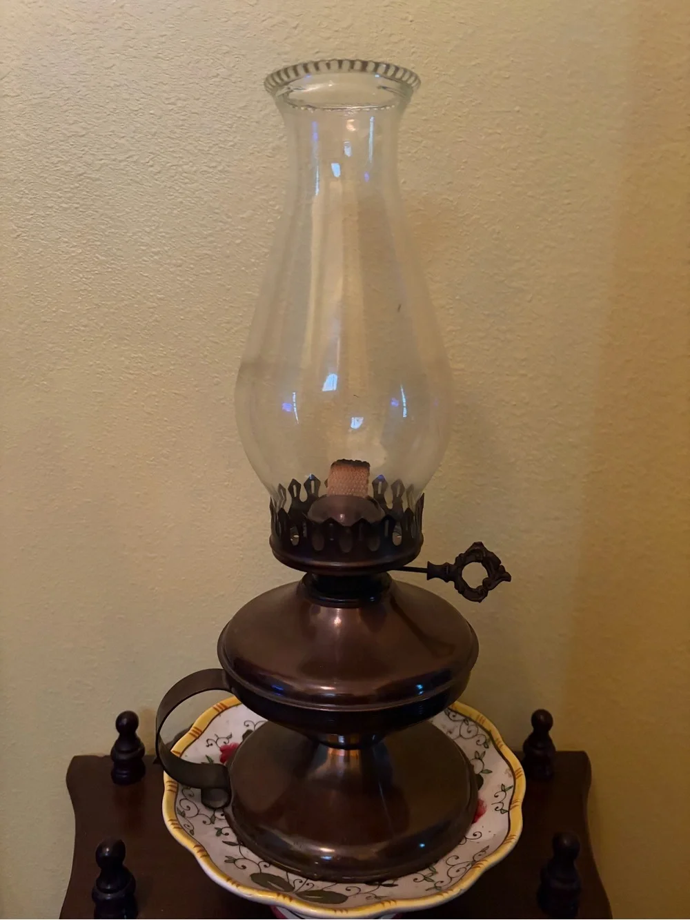 Antique-Style Copper Oil Lamp with Clear Glass Chimney